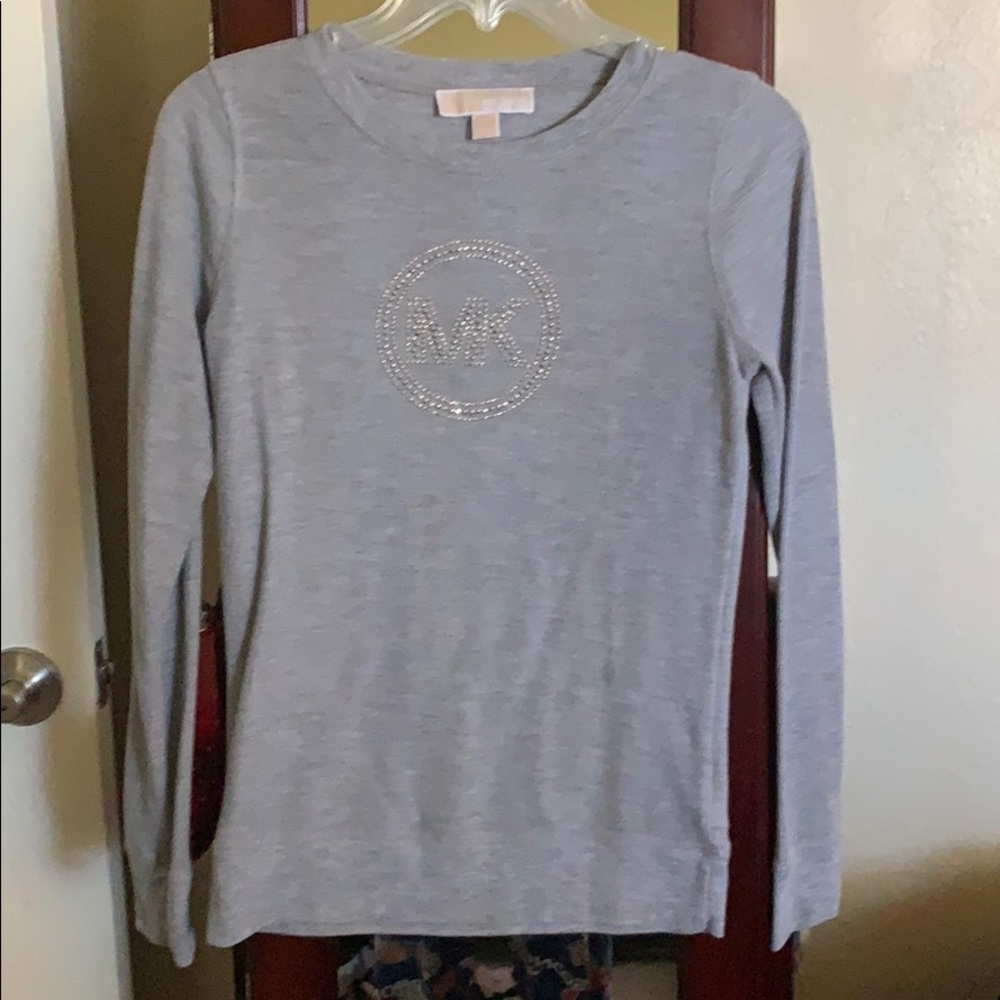 Long sleeve grey top